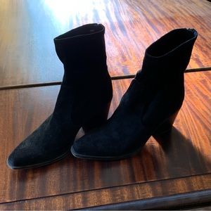 Naturalizer 7.5 black suede ankle boots,  clip toes, zip up back. Worn once.
